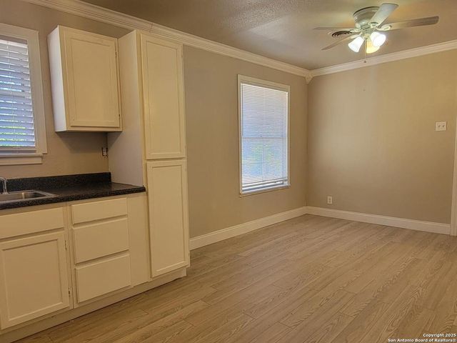 302 E Byrd, Universal City, TX 78148