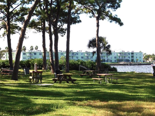 2700 BAYSHORE BOULEVARD 2C, Dunedin, FL 34698