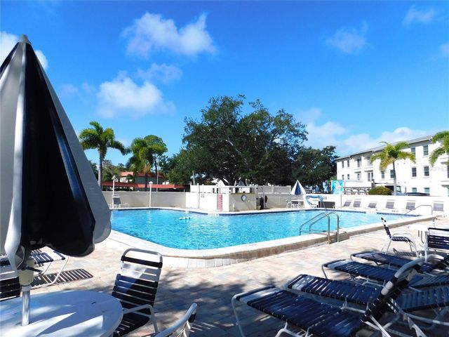 2700 BAYSHORE BOULEVARD 2C, Dunedin, FL 34698