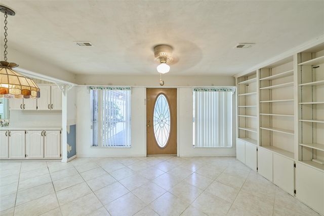 8805 Lakeshore Drive, Montgomery, TX 77316