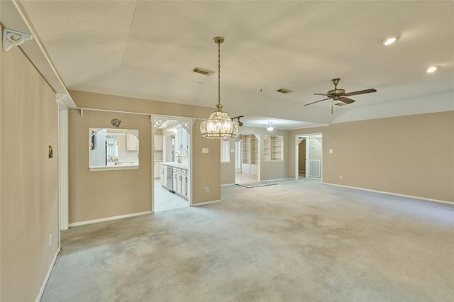 8805 Lakeshore Drive, Montgomery, TX 77316