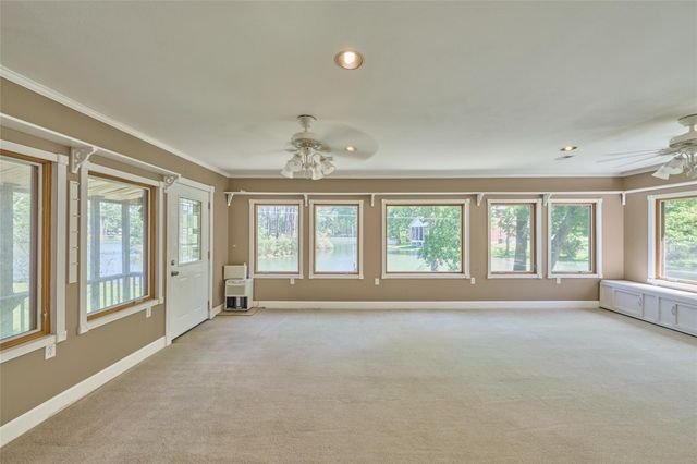 8805 Lakeshore Drive, Montgomery, TX 77316