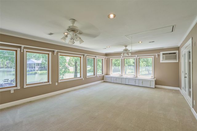 8805 Lakeshore Drive, Montgomery, TX 77316