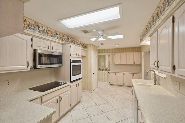 8805 Lakeshore Drive, Montgomery, TX 77316