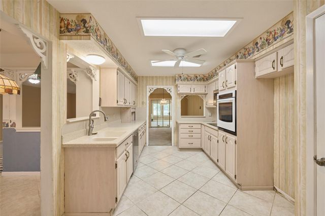 8805 Lakeshore Drive, Montgomery, TX 77316