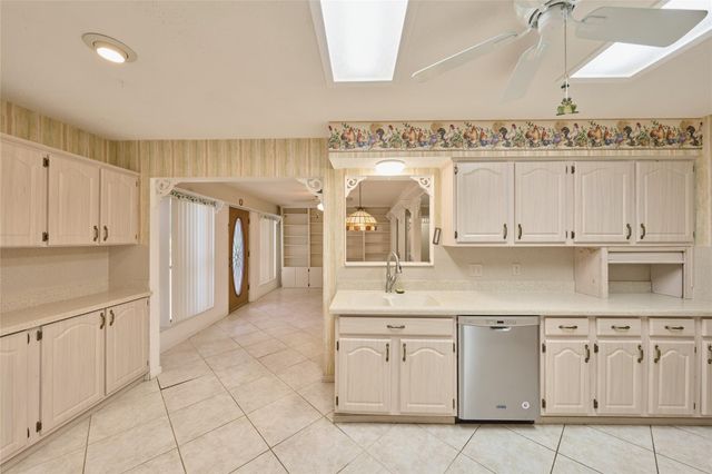 8805 Lakeshore Drive, Montgomery, TX 77316