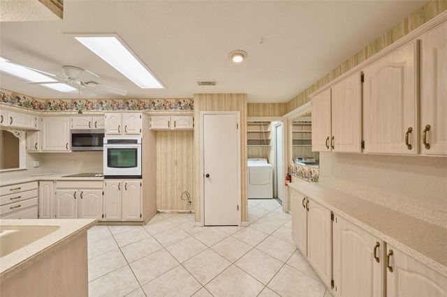 8805 Lakeshore Drive, Montgomery, TX 77316