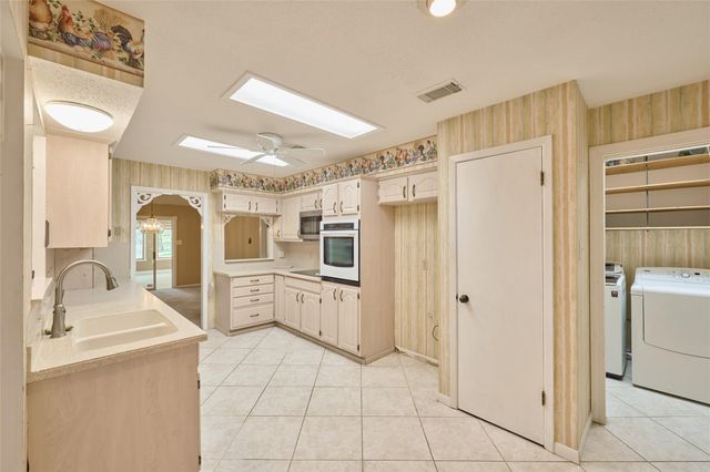 8805 Lakeshore Drive, Montgomery, TX 77316