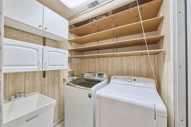 8805 Lakeshore Drive, Montgomery, TX 77316