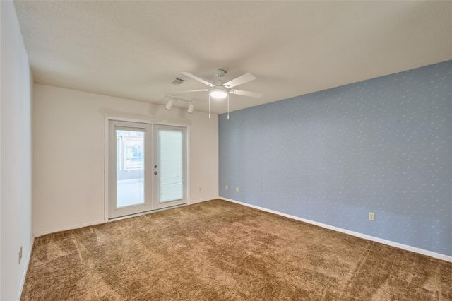 8805 Lakeshore Drive, Montgomery, TX 77316