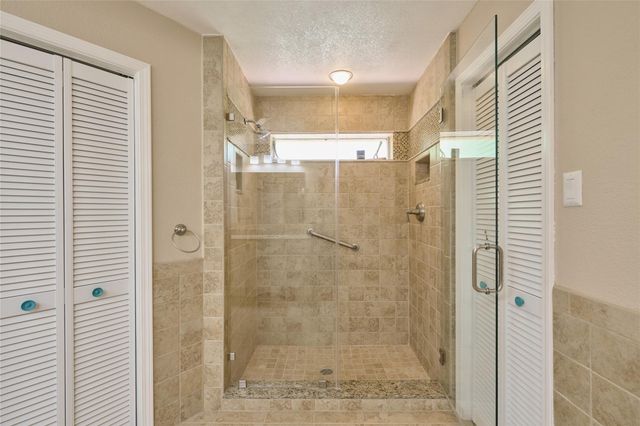 8805 Lakeshore Drive, Montgomery, TX 77316