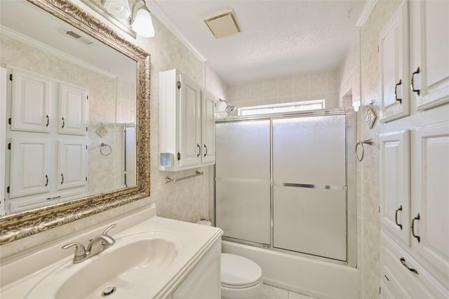 8805 Lakeshore Drive, Montgomery, TX 77316