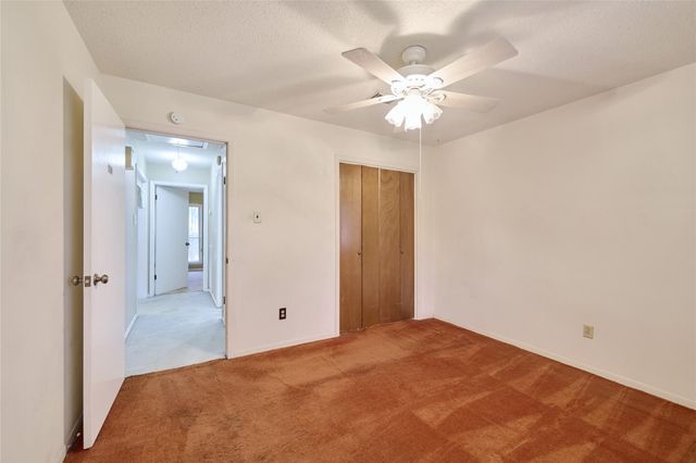 8805 Lakeshore Drive, Montgomery, TX 77316