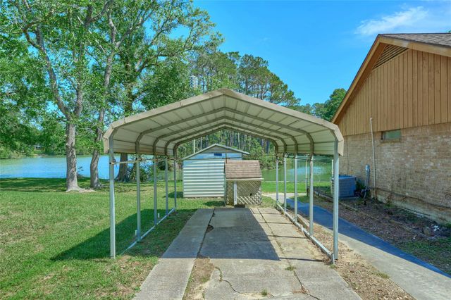 8805 Lakeshore Drive, Montgomery, TX 77316