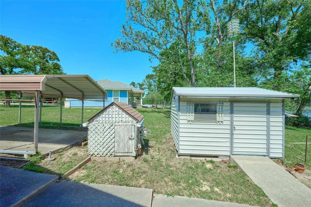 8805 Lakeshore Drive, Montgomery, TX 77316