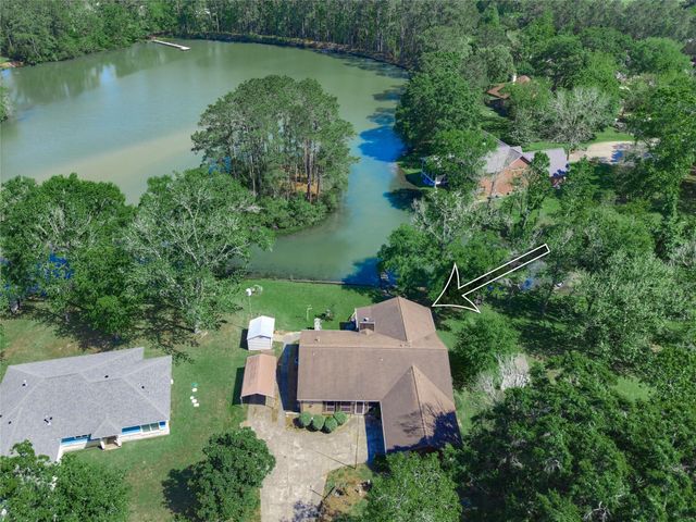 8805 Lakeshore Drive, Montgomery, TX 77316