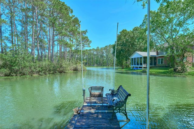 8805 Lakeshore Drive, Montgomery, TX 77316