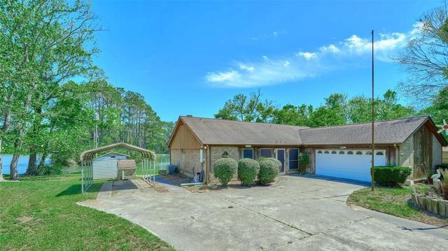 8805 Lakeshore Drive, Montgomery, TX 77316