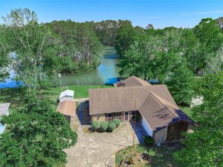 8805 Lakeshore Drive, Montgomery, TX 77316