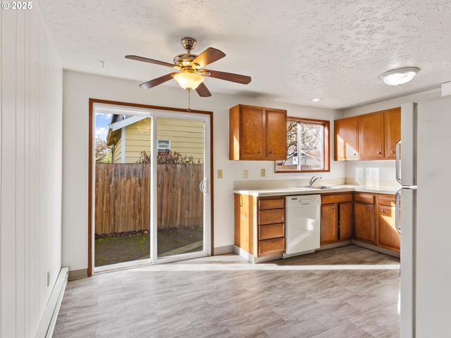 2419 Se 79TH Ave, Portland, OR 97206