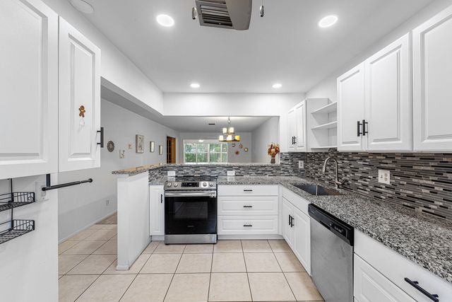 2638 GATELY Drive E 125, West Palm Beach, FL 33415
