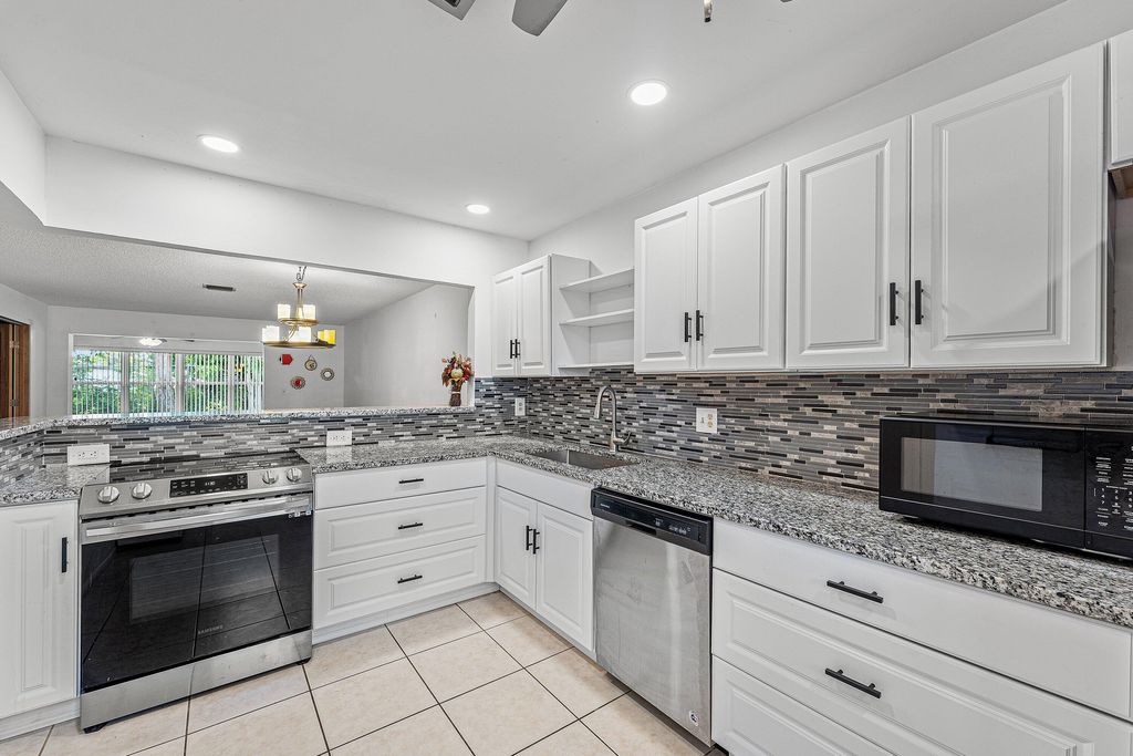 2638 GATELY Drive E 125, West Palm Beach, FL 33415
