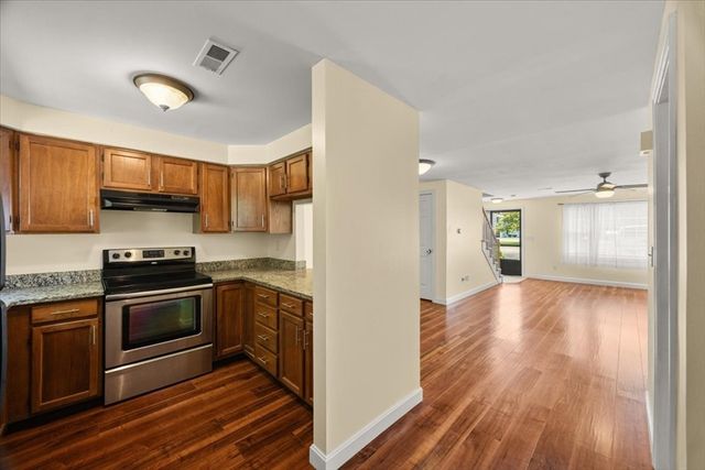 728 Auburn St H3, Whitman, MA 02382