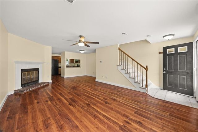 728 Auburn St H3, Whitman, MA 02382