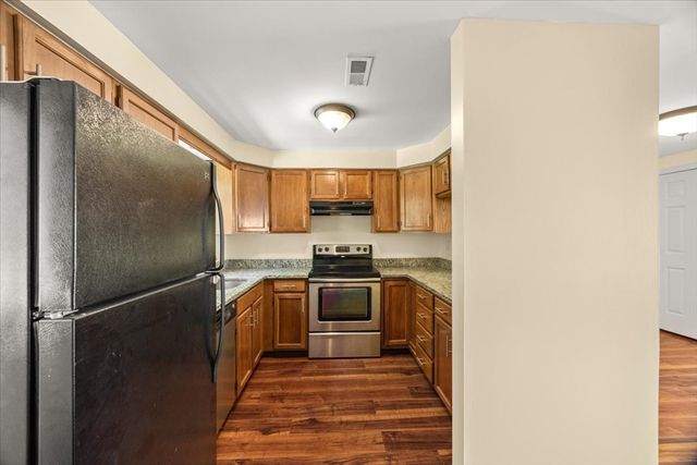 728 Auburn St H3, Whitman, MA 02382