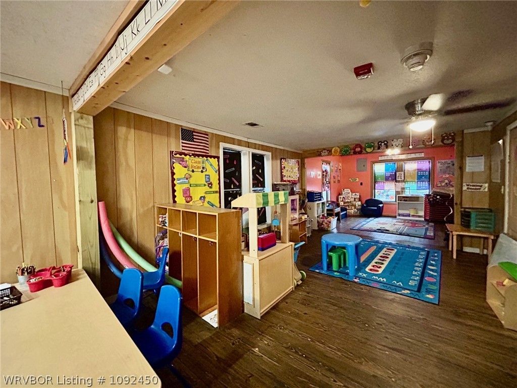 19034 Maple Street 19034 Maple Street