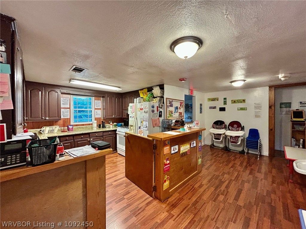 19034 Maple Street 19034 Maple Street