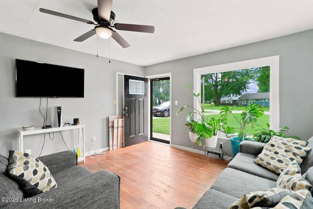 4807 Redwing Way, Louisville, KY 40213