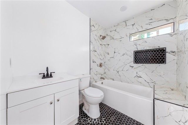 1262 N Lagoon, Wilmington (los Angeles), CA 90744