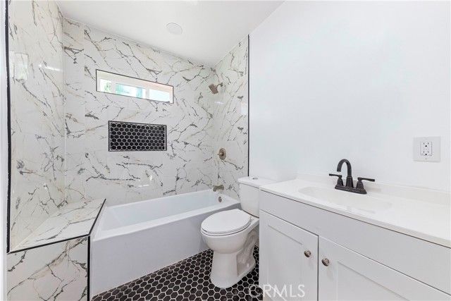 1262 N Lagoon, Wilmington (los Angeles), CA 90744