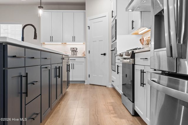 1222 Middle Crest Drive NE, Bolivia, NC 28422