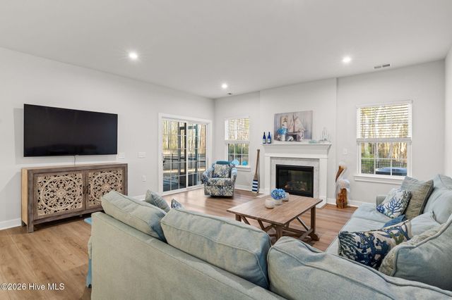 1222 Middle Crest Drive NE, Bolivia, NC 28422