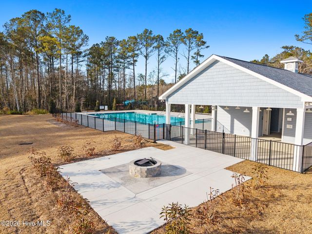 1222 Middle Crest Drive NE, Bolivia, NC 28422