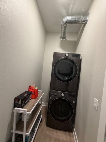 450 SW 7th Street 305, Des Moines, IA 50309