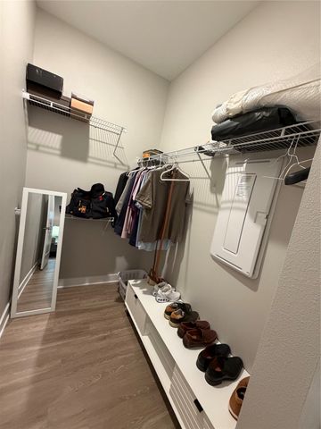 450 SW 7th Street 305, Des Moines, IA 50309