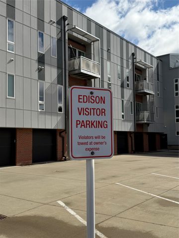 450 SW 7th Street 305, Des Moines, IA 50309