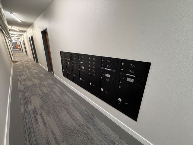 450 SW 7th Street 305, Des Moines, IA 50309