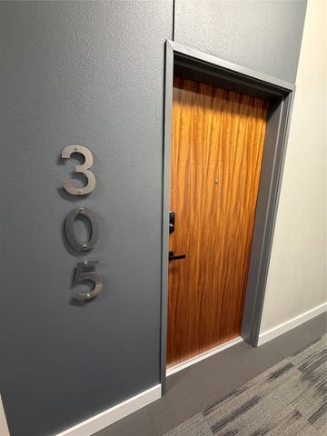 450 SW 7th Street 305, Des Moines, IA 50309