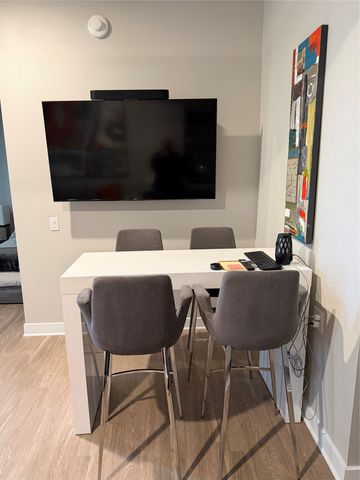 450 SW 7th Street 305, Des Moines, IA 50309