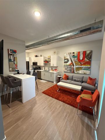 450 SW 7th Street 305, Des Moines, IA 50309