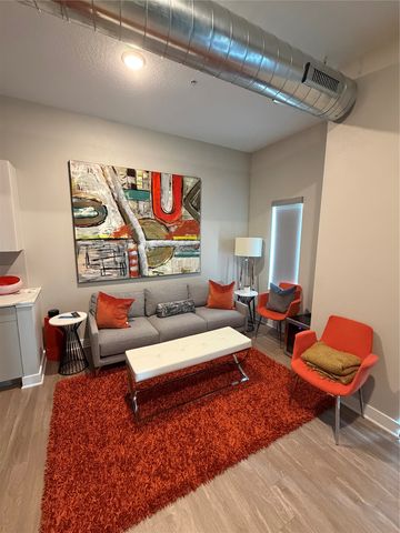 450 SW 7th Street 305, Des Moines, IA 50309