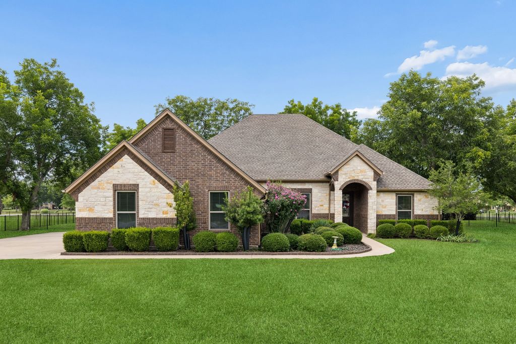 5707 Medinah Drive, Granbury, TX 76049