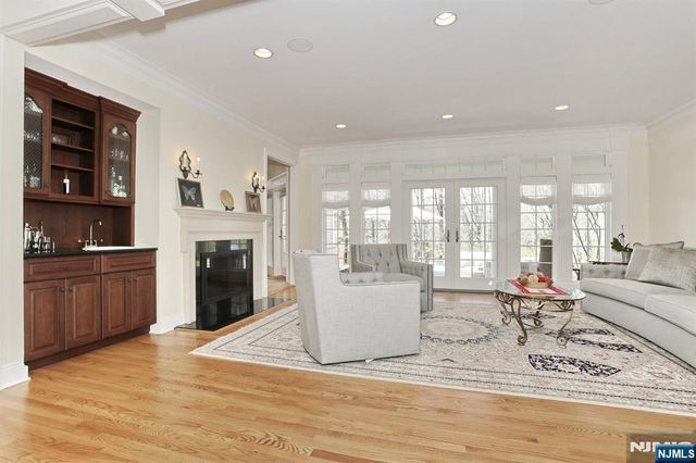 285 E Saddle River Road, Upper Saddle River, NJ 07458