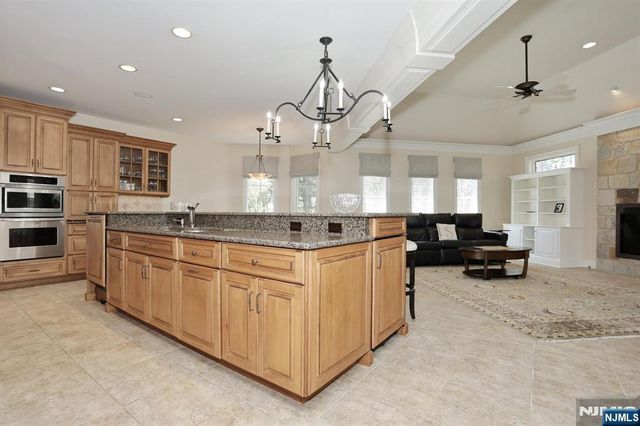 285 E Saddle River Road, Upper Saddle River, NJ 07458