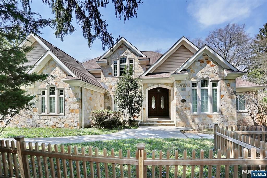 285 E Saddle River Road, Upper Saddle River, NJ 07458