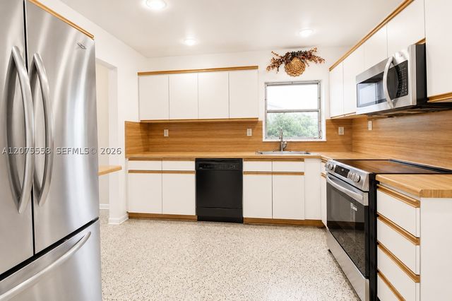 3115 Village Green Dr, Miami, FL 33175